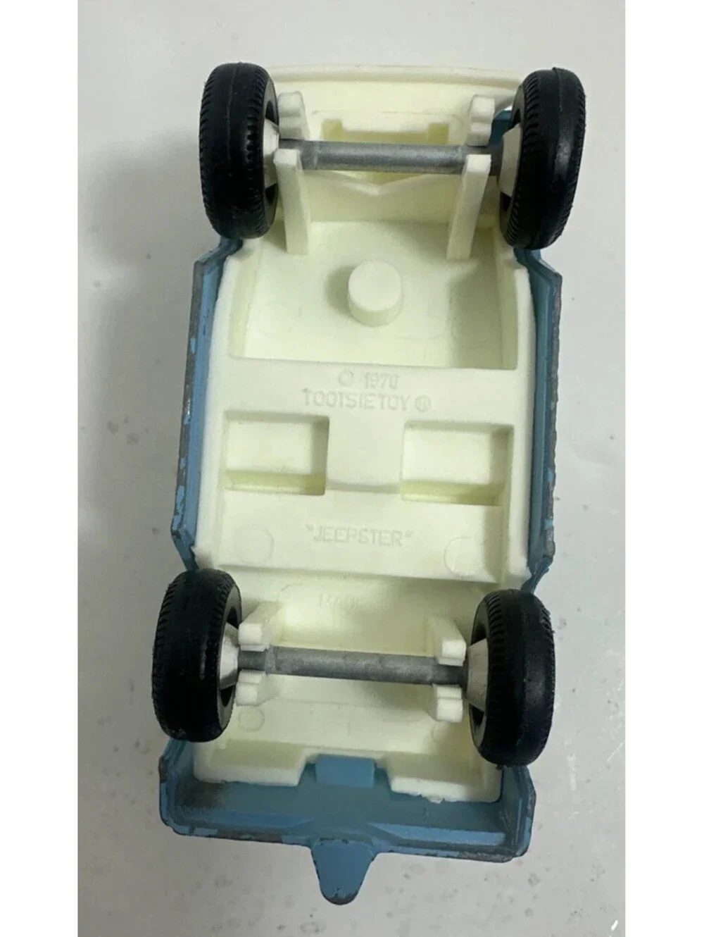 Vintage 1970 Tootsietoy Jumpin Jeeper Jeepster Commando Diecast Blue USA